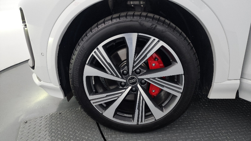 car Audi SQ6 e-tron id70623 photo #5