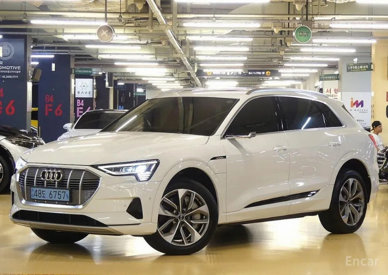 car Audi e-tron id70752 main photo