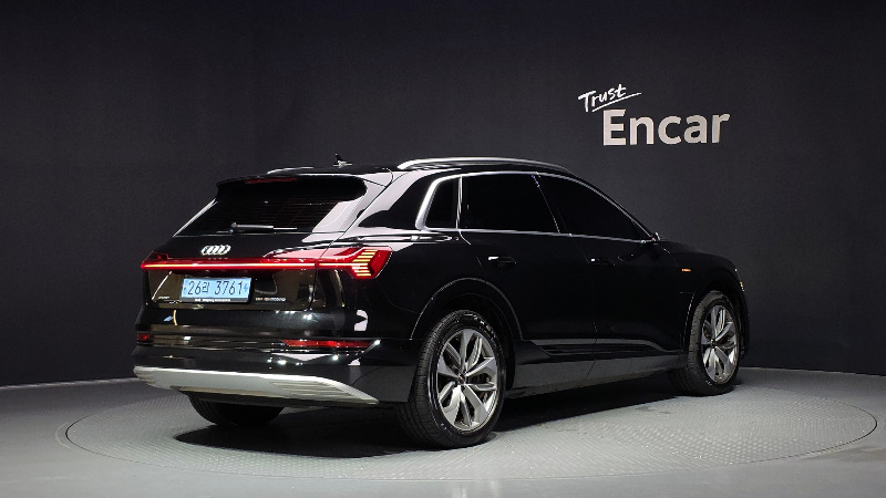 car Audi e-tron id70771 photo #2