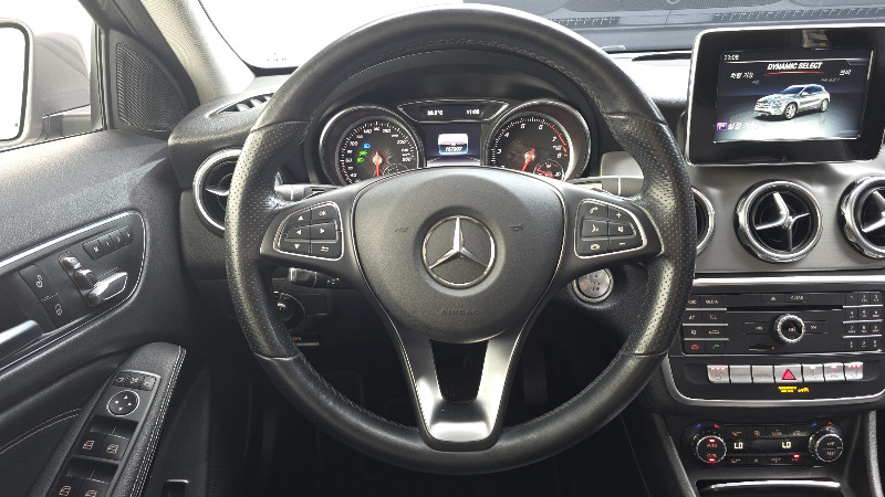 car Mercedes Benz GLA id70794 photo #13