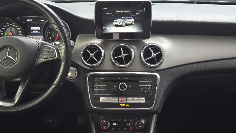 car Mercedes Benz GLA id70794 photo #19