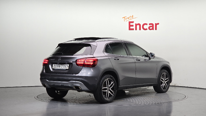 car Mercedes Benz GLA id70794 photo #2