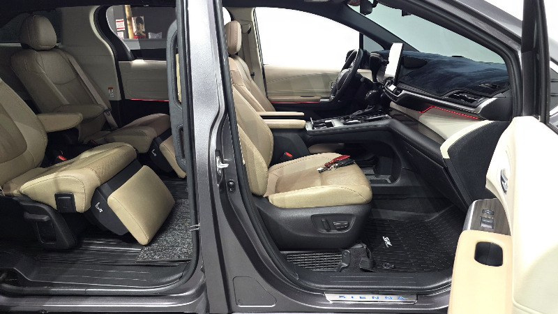 car Toyota Sienna id70814 photo #26