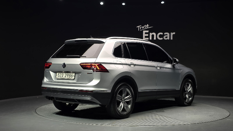 car Volkswagen Tiguan id70859 photo #2