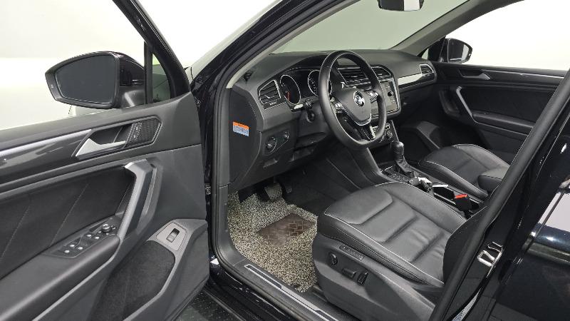 car Volkswagen Tiguan id70880 photo #10