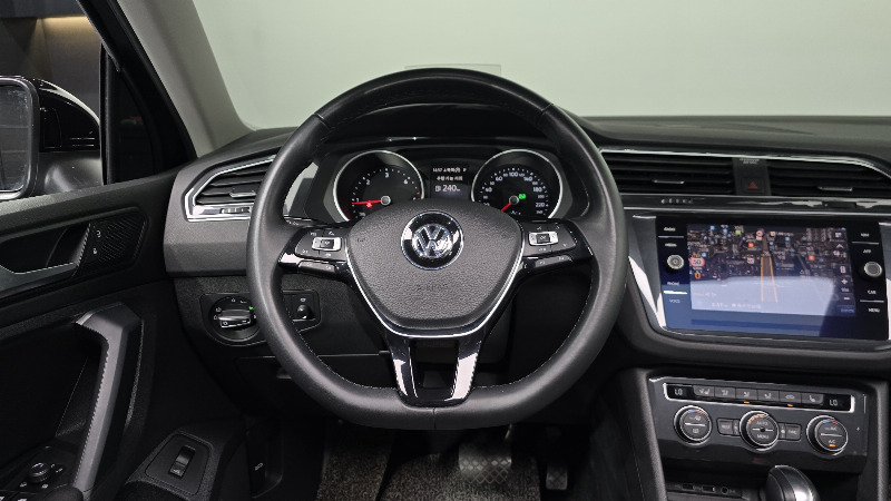 car Volkswagen Tiguan id70880 photo #12