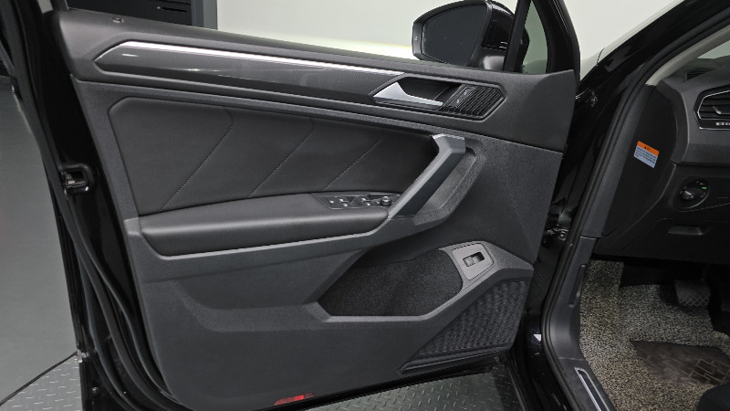car Volkswagen Tiguan id70880 photo #24