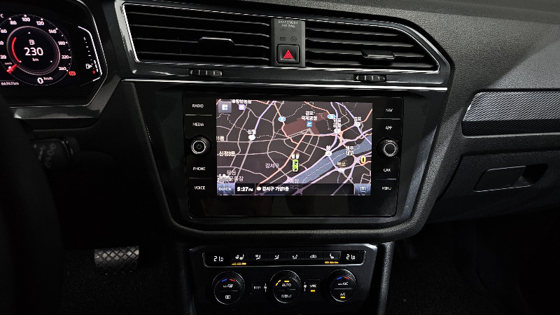 car Volkswagen Tiguan id70883 photo #14