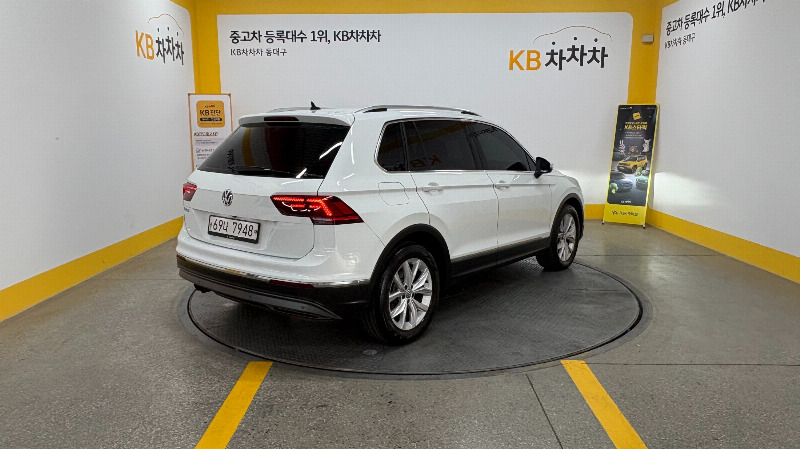 car Volkswagen Tiguan id70937 photo #2