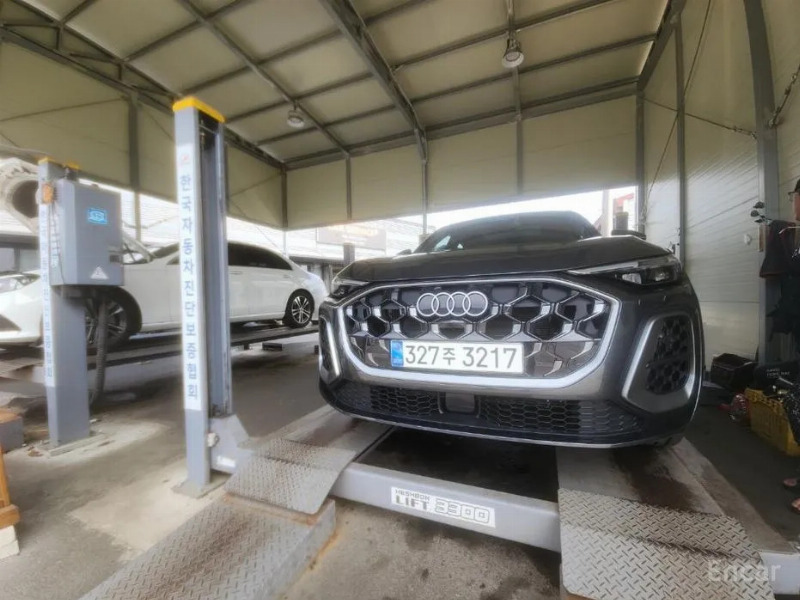 car Audi Q5 id70995 main photo