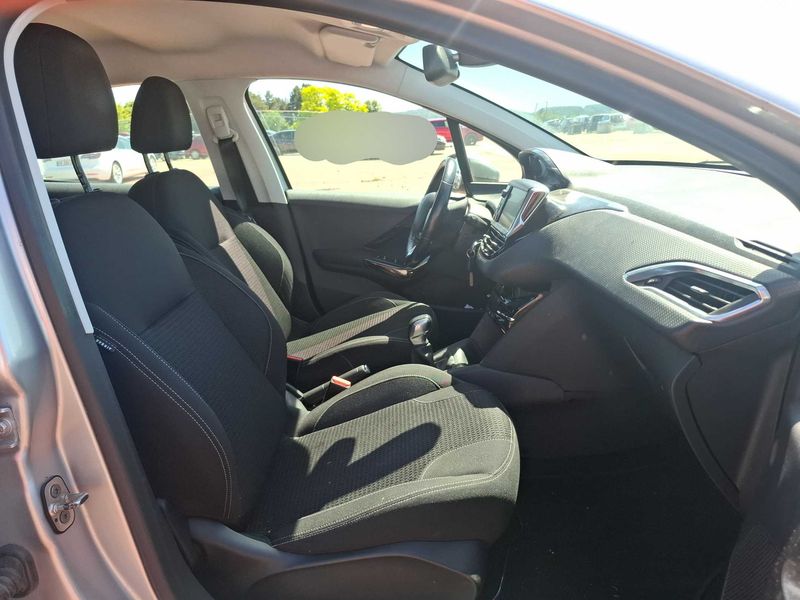 car Peugeot 208 id71444 photo #10