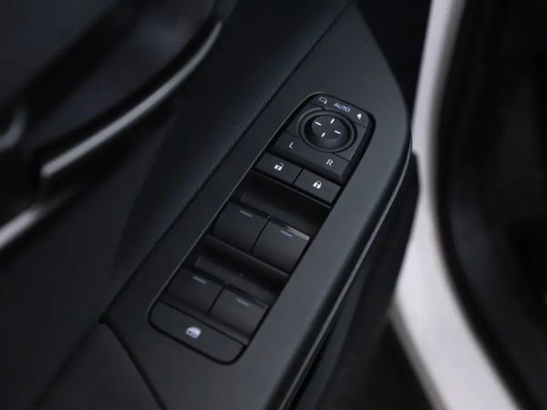 car Toyota C-HR id13746 photo #14