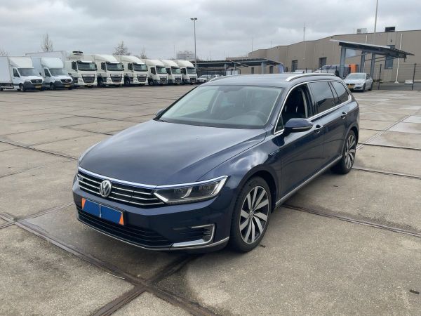 car Volkswagen Passat id13758 main photo