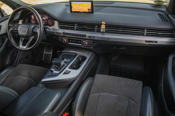 car Audi Q7 id14014 photo #8