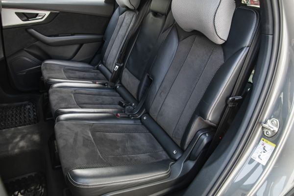 car Audi Q7 id14014 photo #7