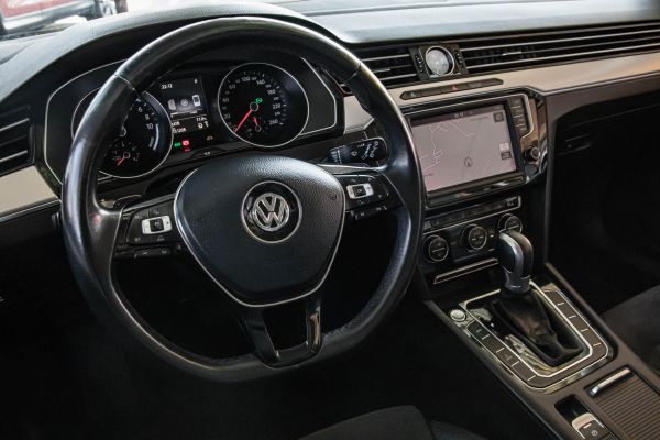 car Volkswagen Passat id14176 photo #9