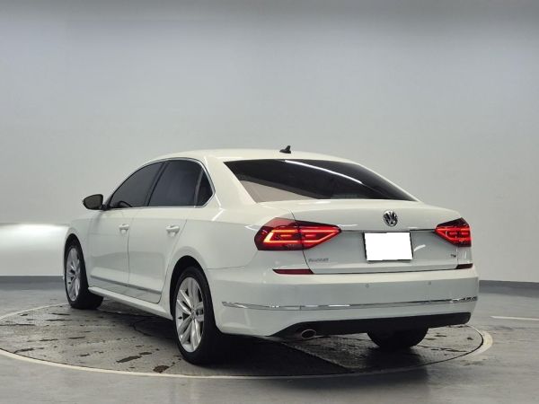 car Volkswagen Passat id14183 photo #5
