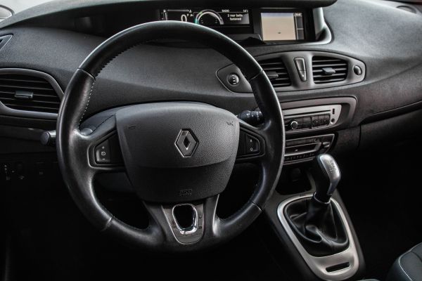 car Renault Scenic id14246 photo #9