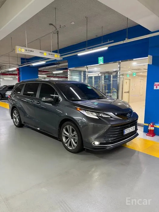 car Toyota Sienna id71776 main photo