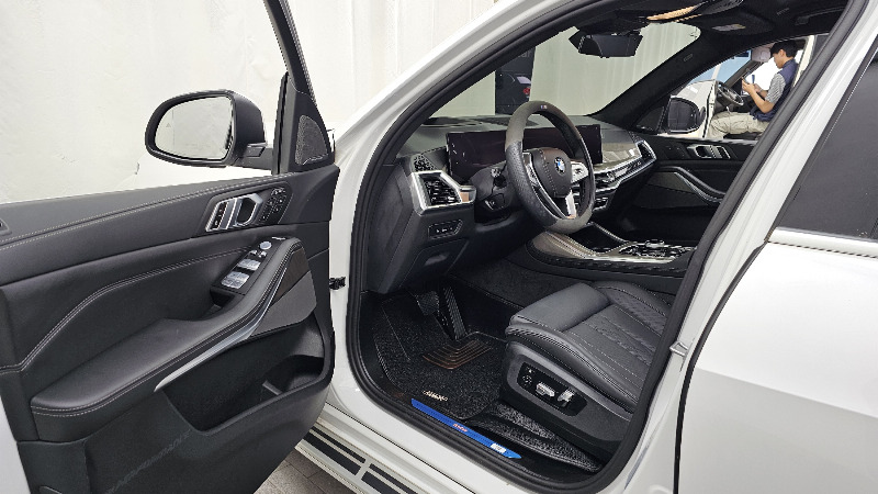 car BMW X7 id71913 photo #10