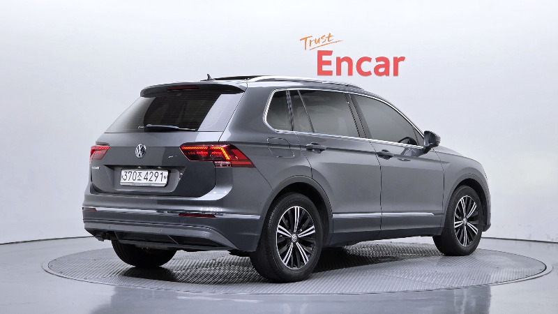 car Volkswagen Tiguan id72623 photo #2