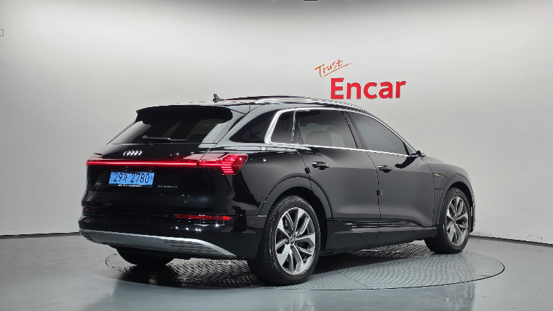 car Audi e-tron id73009 photo #2