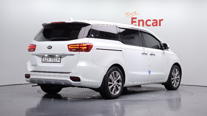 car KIA Carnival id73130 photo #2