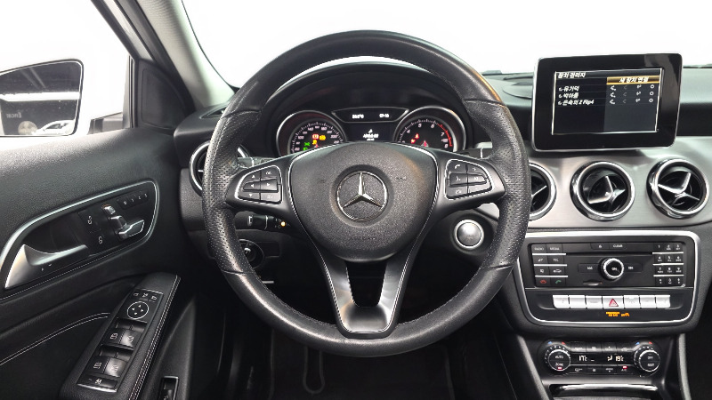 car Mercedes Benz GLA id73149 photo #12