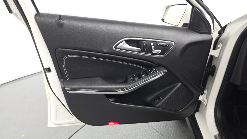car Mercedes Benz GLA id73149 photo #24
