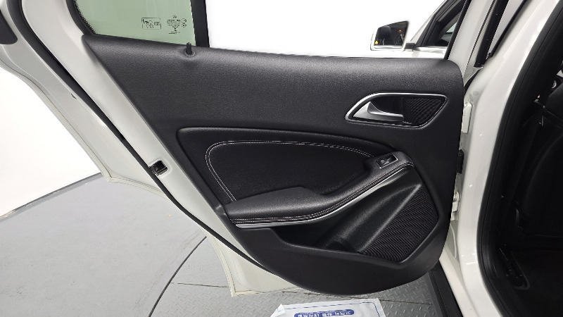 car Mercedes Benz GLA id73149 photo #25