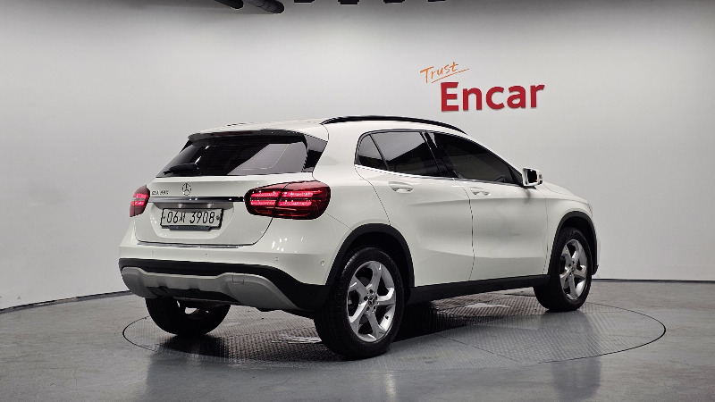 car Mercedes Benz GLA id73171 photo #2