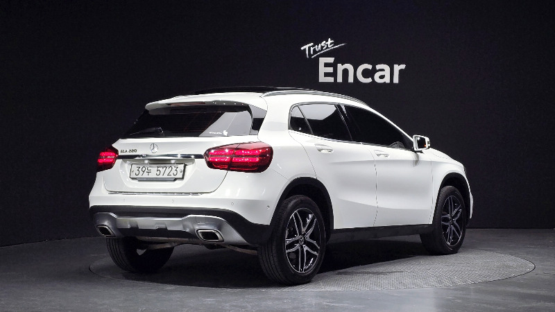 car Mercedes Benz GLA id73175 photo #2