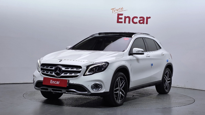 car Mercedes Benz GLA id73201 main photo