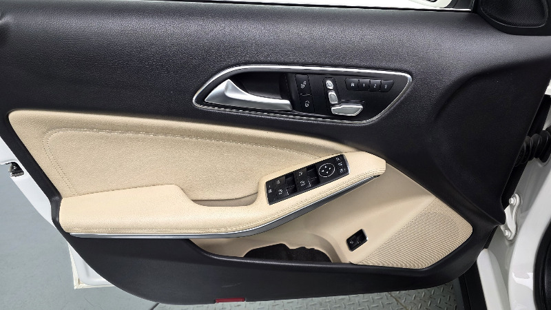 car Mercedes Benz GLA id73201 photo #24