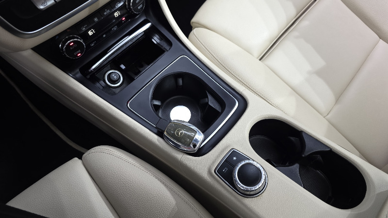 car Mercedes Benz GLA id73201 photo #9