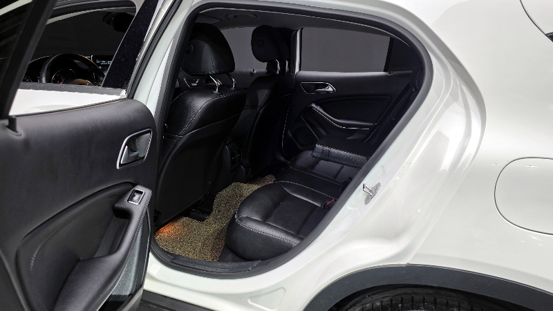 car Mercedes Benz GLA id73205 photo #26