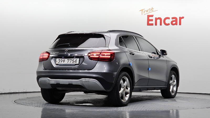 car Mercedes Benz GLA id73221 photo #2