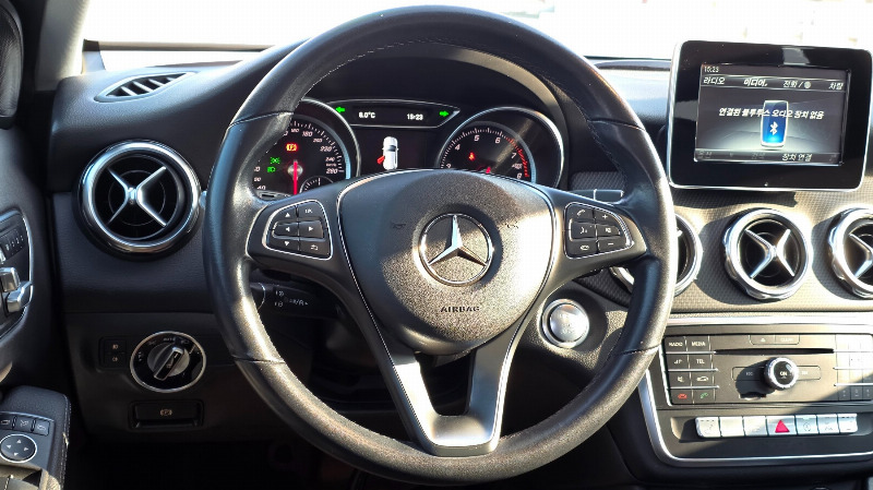 car Mercedes Benz GLA id73227 photo #6