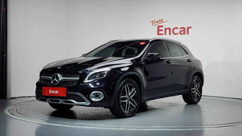 car Mercedes Benz GLA id73228 main photo