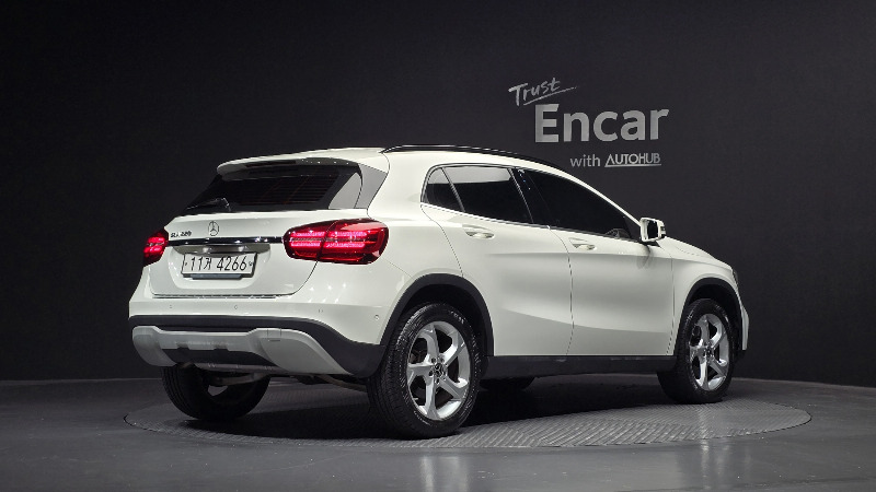 car Mercedes Benz GLA id73383 photo #2