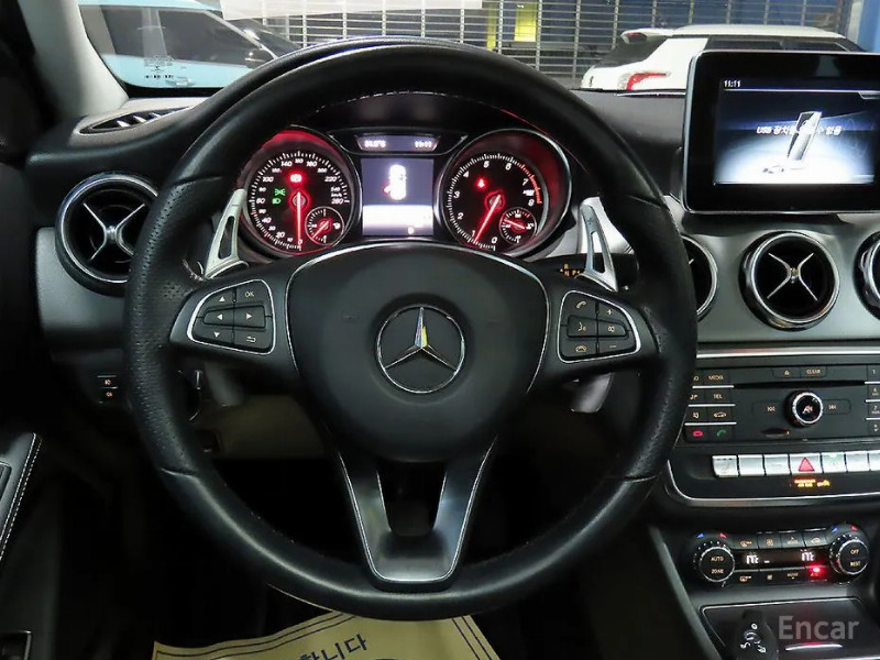 car Mercedes Benz GLA id73452 photo #9