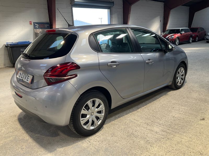 car Peugeot 208 id73842 photo #2
