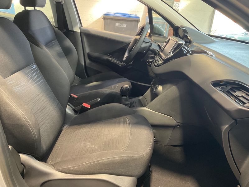 car Peugeot 208 id73842 photo #3