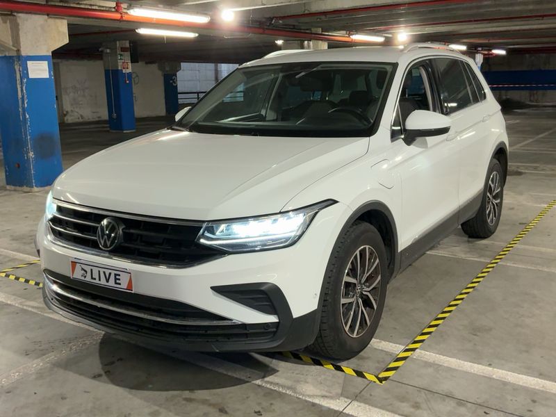 car Volkswagen Tiguan id73880 main photo