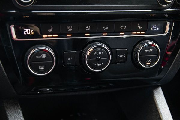 car Volkswagen Jetta id75680 photo #12
