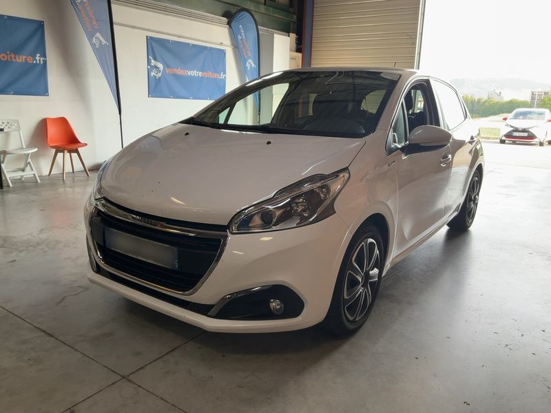 car Peugeot 208 id76241 main photo
