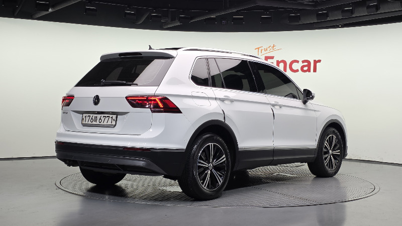 car Volkswagen Tiguan id76353 photo #2