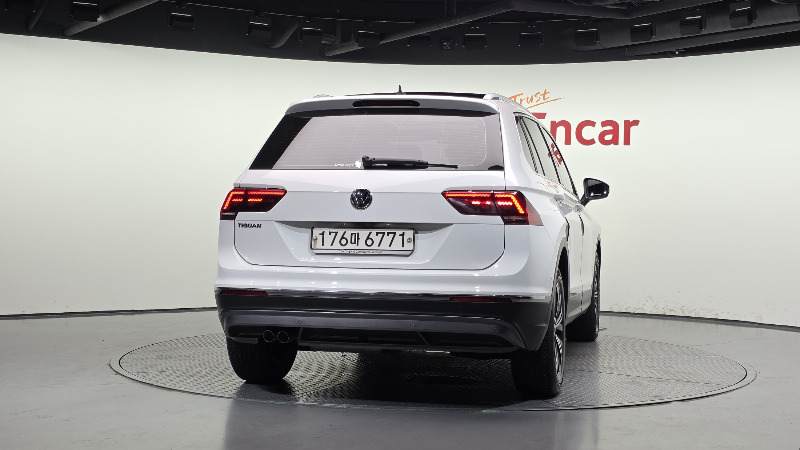 car Volkswagen Tiguan id76353 photo #4