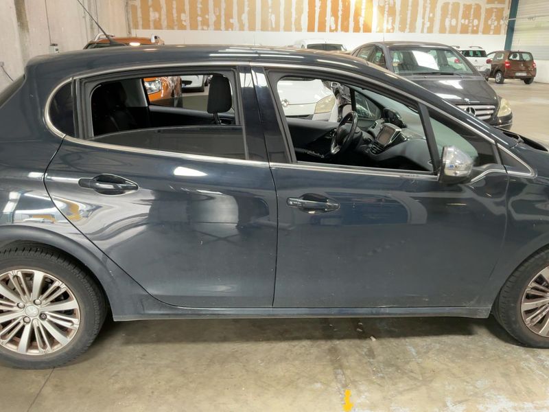 car Peugeot 208 id76401 photo #11