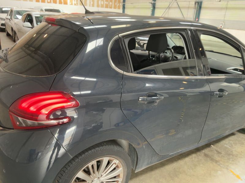 car Peugeot 208 id76401 photo #4